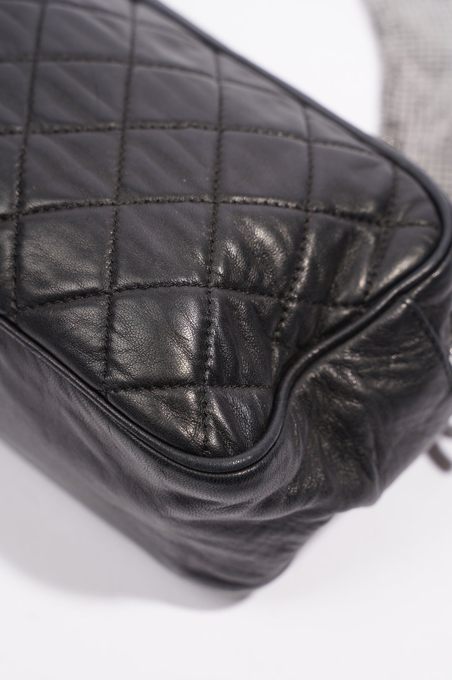 Chanel Womens Lambskin Quilted Leather Shoulder Bag Black
