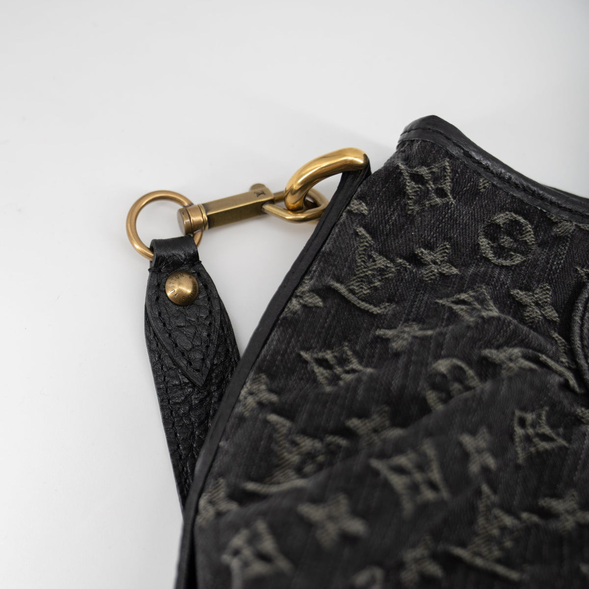 Louis Vuitton Neo Cabby MM Monogram Denim Noir