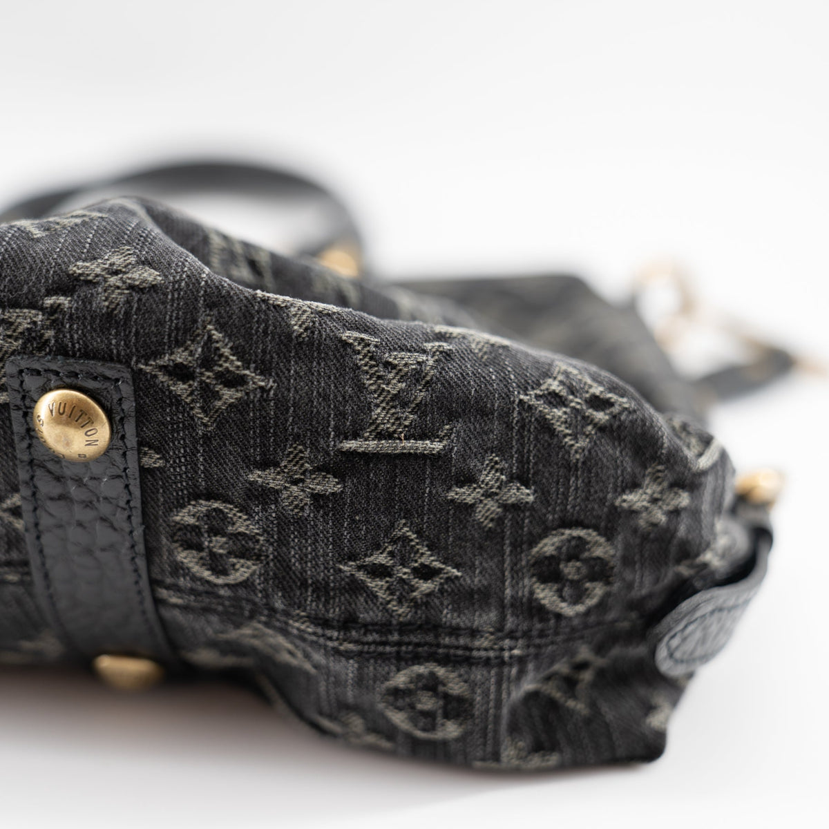 Louis Vuitton Neo Cabby MM Monogram Denim Noir