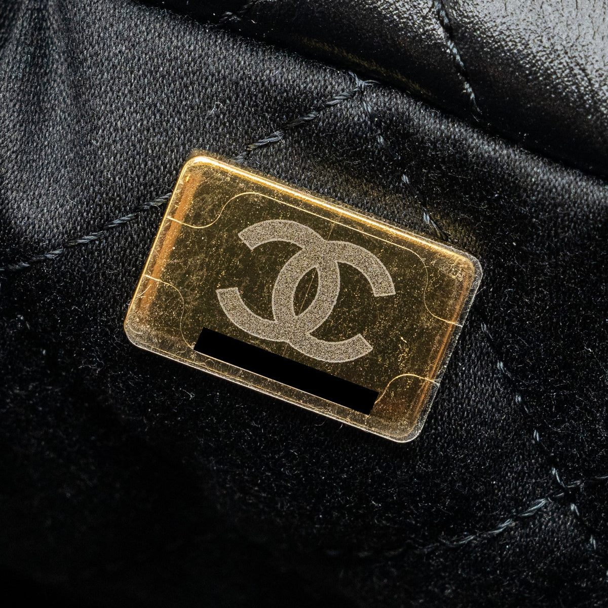 CHANEL medium 22 Bag Shiny Calfskin Black GHW