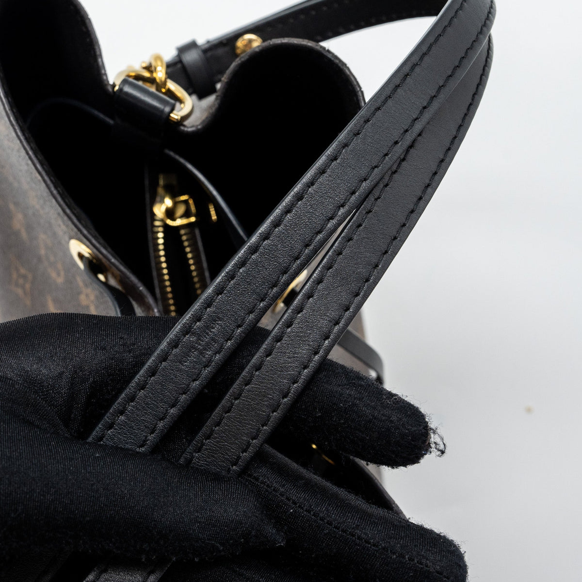 LOUIS VUITTON NEONOE MM  MONOGRAM CANVAS Black GHW