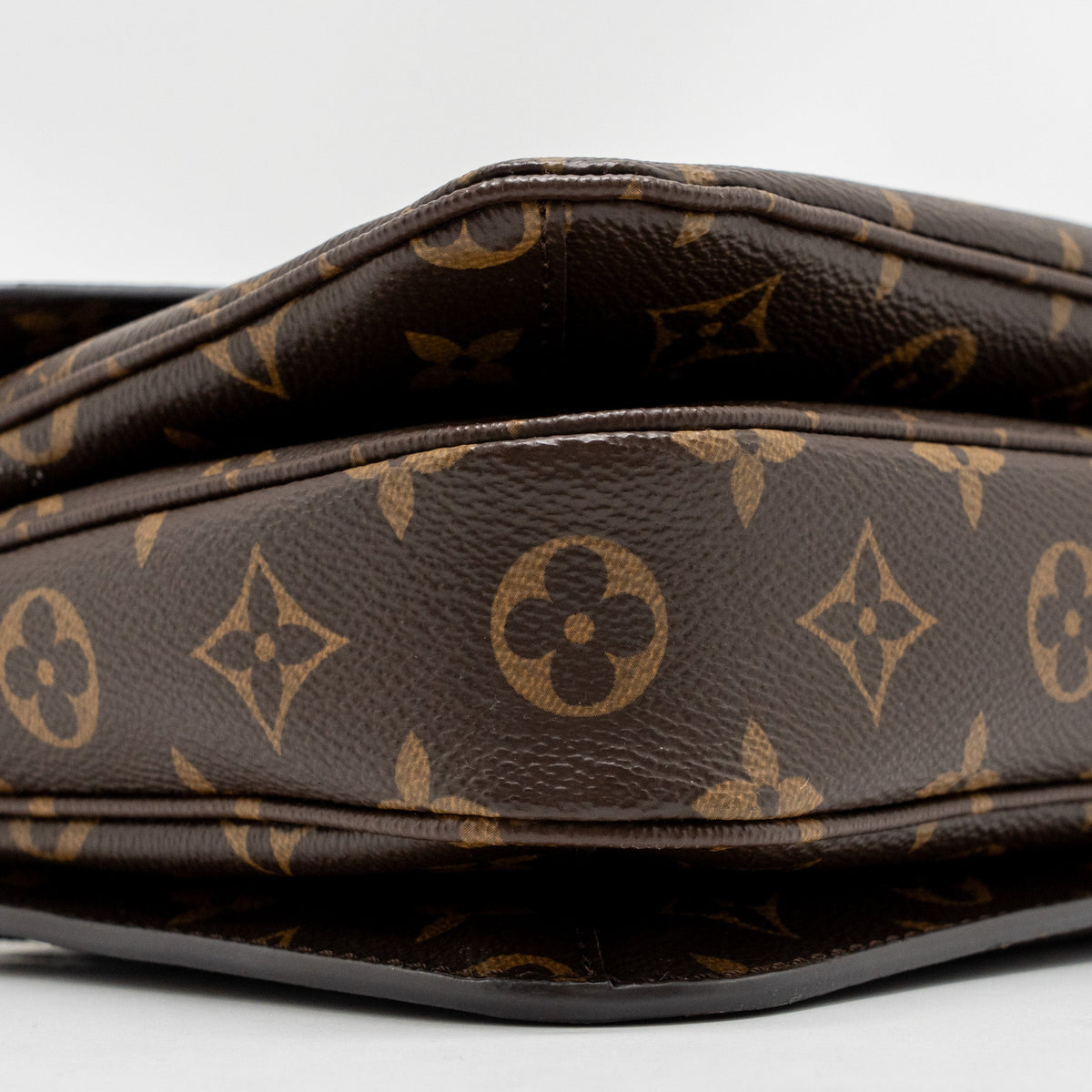 Louis Vuitton Pochette Metis Monogram Canvas GHW