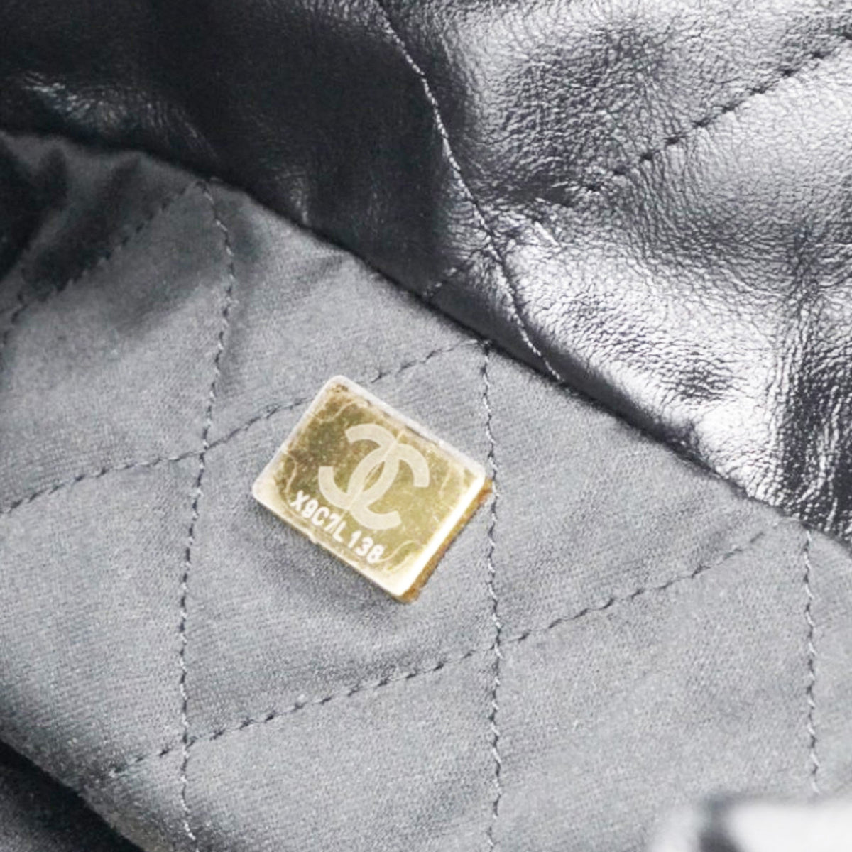 Chanel Shiny Quilted Medium Chanel 22 Black