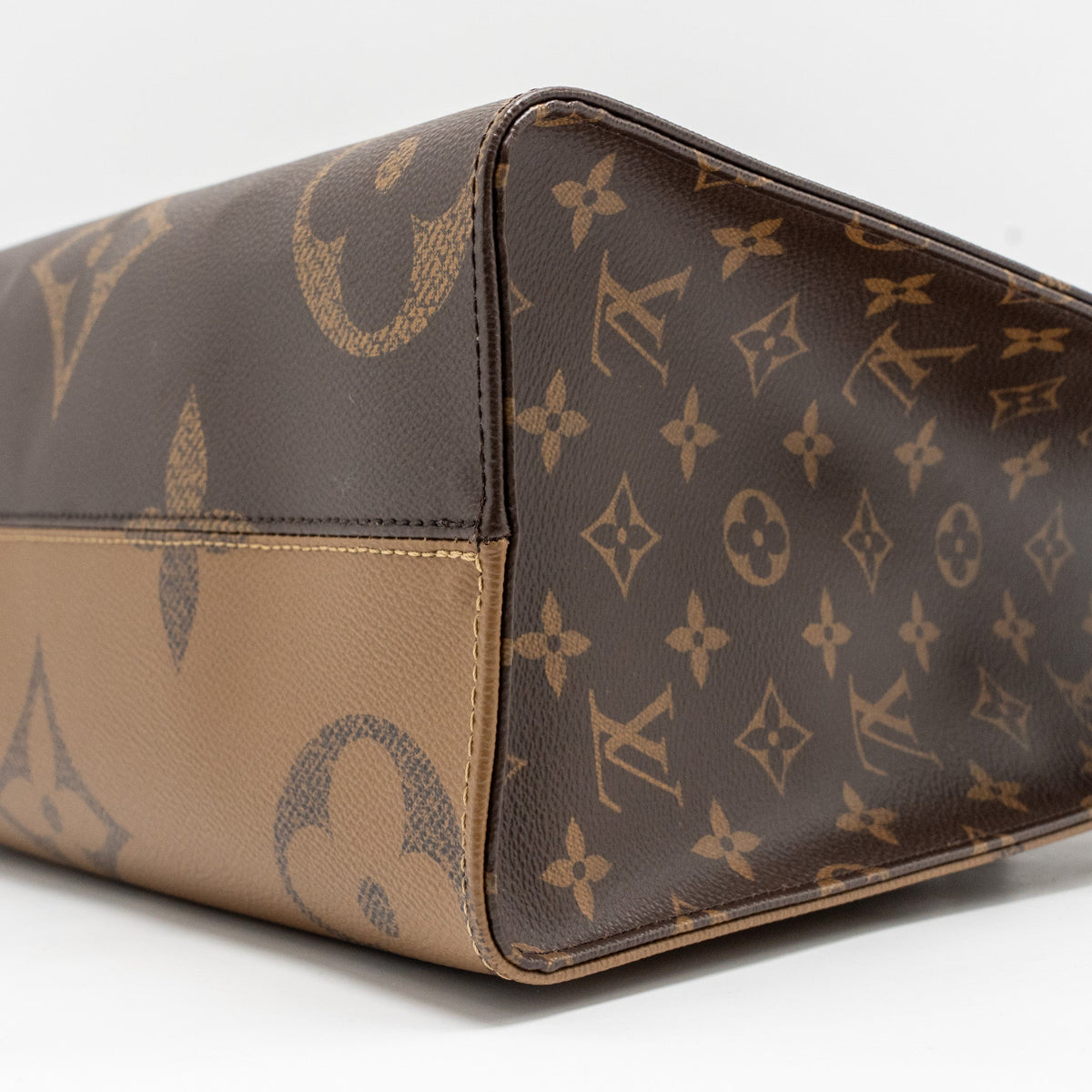 LOUIS VUITTON Onthego MM Monogram Canvas GHW