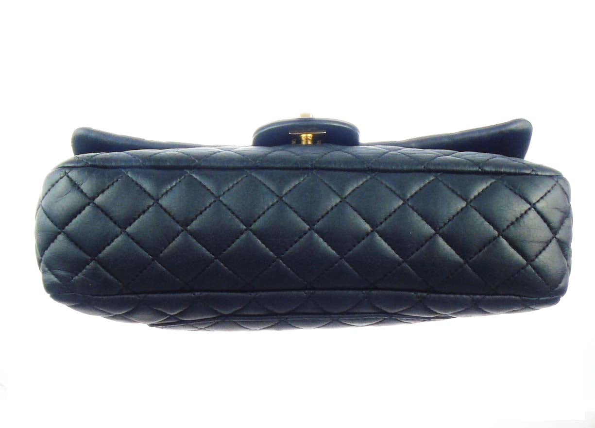 Chanel classic black flap Bag 'valentine charms'