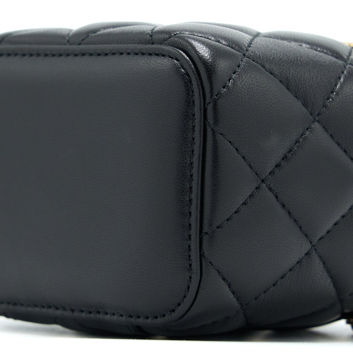 Chanel Pearl Crush Mini Vanity Case Lambskin Black LGHW