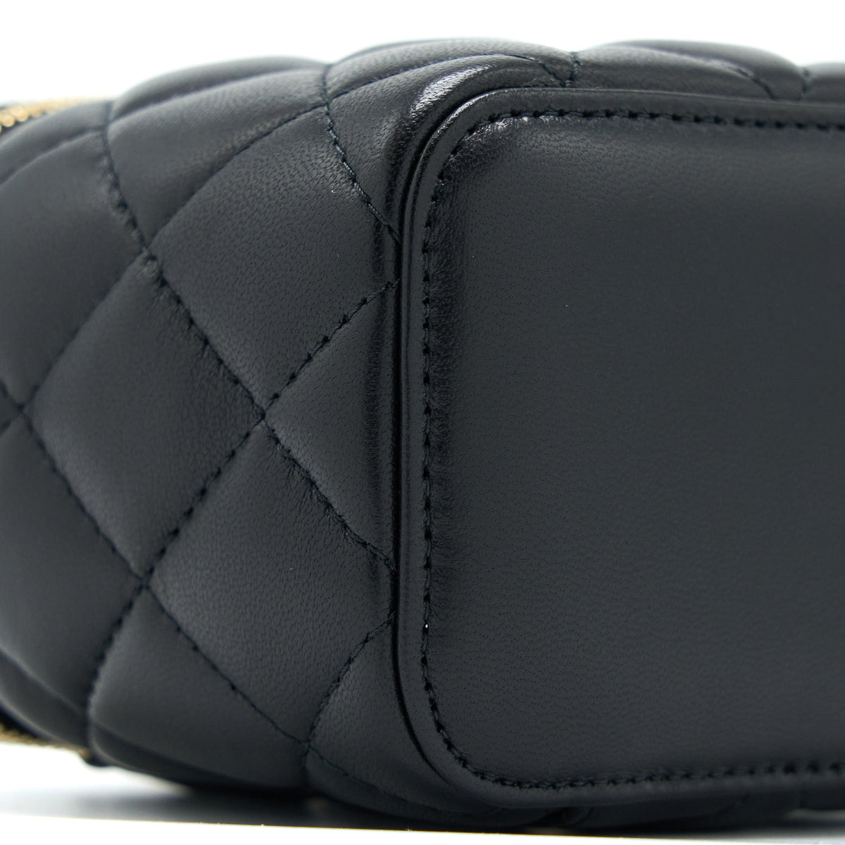 Chanel Pearl Crush Mini Vanity Case Lambskin Black LGHW