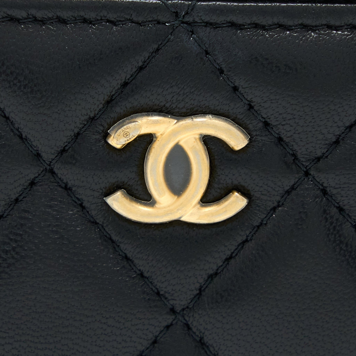 Chanel Pearl Crush Mini Vanity Case Lambskin Black LGHW