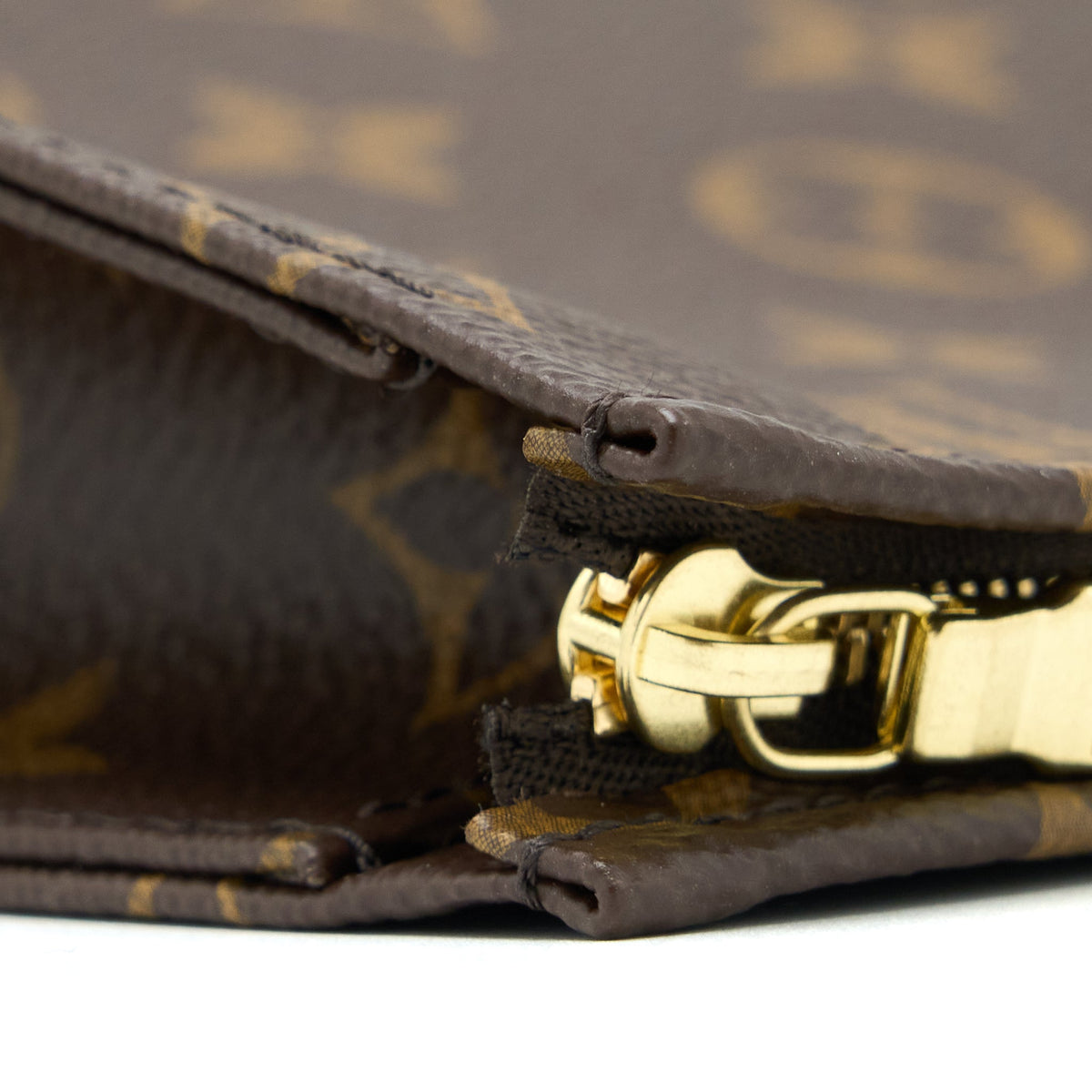 Louis Vuitton Toiletry Pochette 26 Monogram Canvas GHW