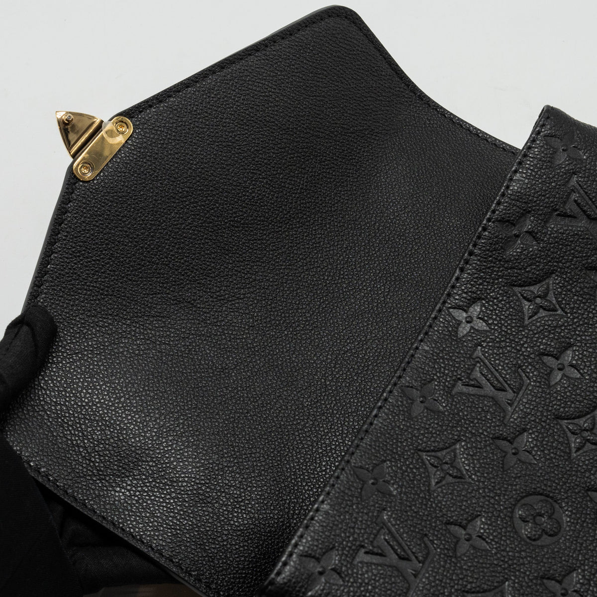 Louis Vuitton Pochette Metis Monogram Empreinte Black GHW