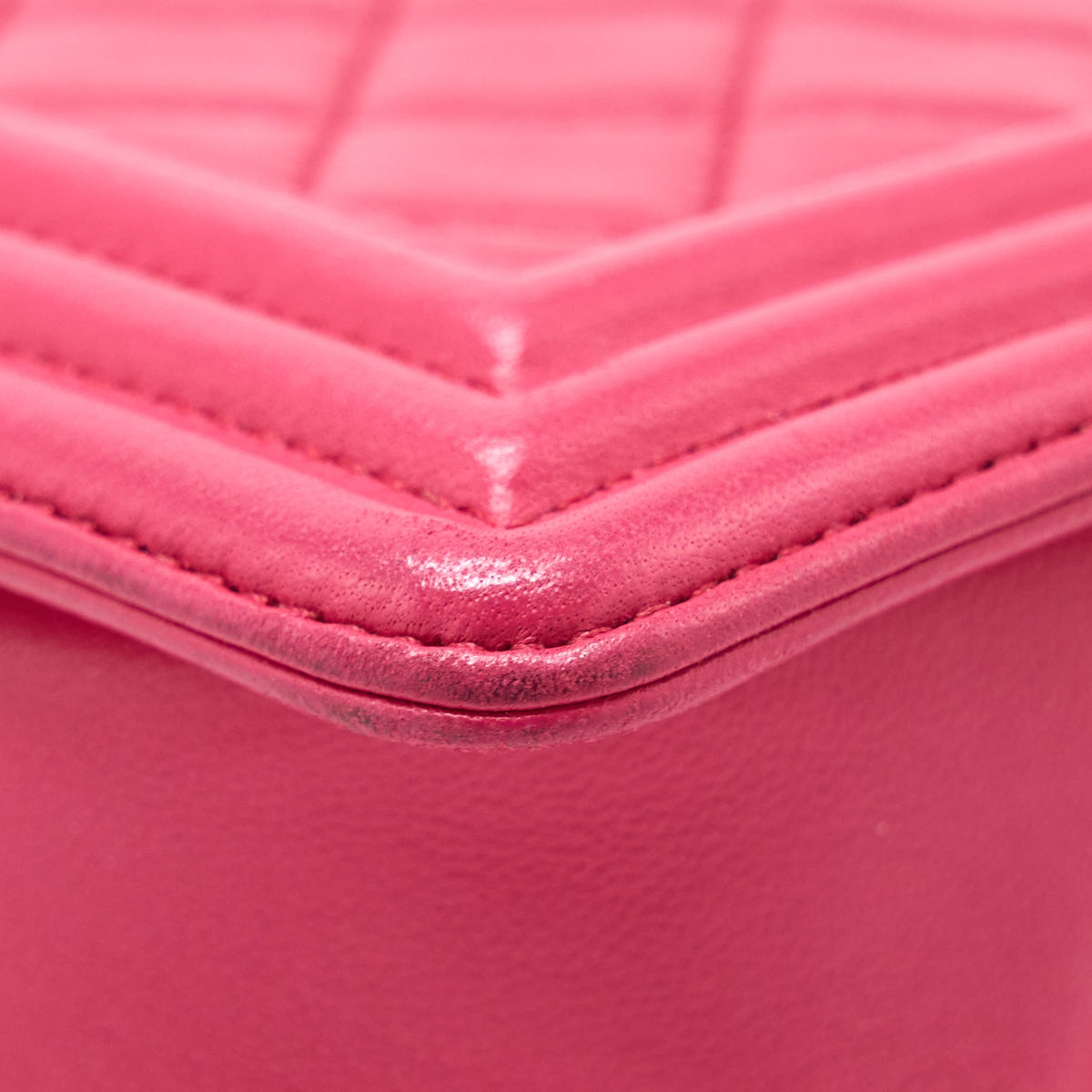 Chanel Medium Boy Bag Lambskin Pink GHW