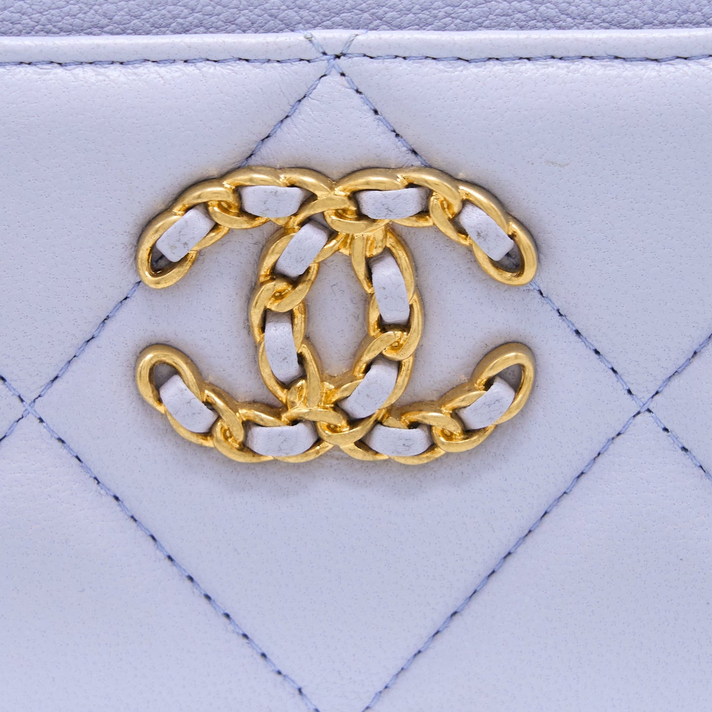 Chanel 19  Holder Lambskin Light Purple GHW
