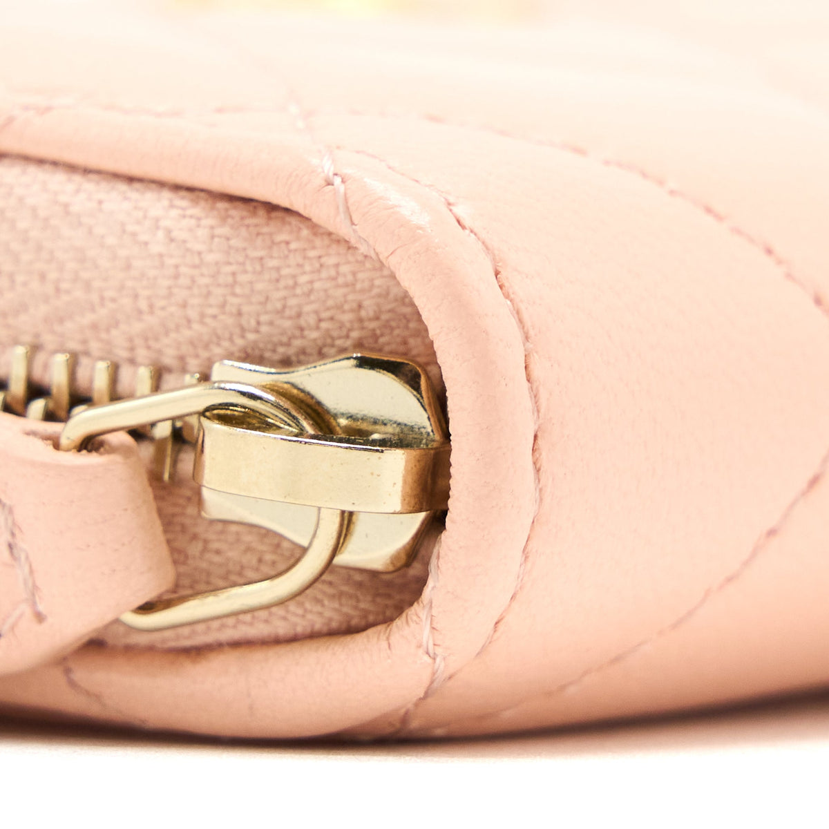 Chanel Pearl Crush Zippy  Holder Lambskin Light Pink Brushed GHW