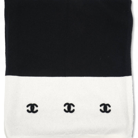 Chanel Black and White Knitted Scarf