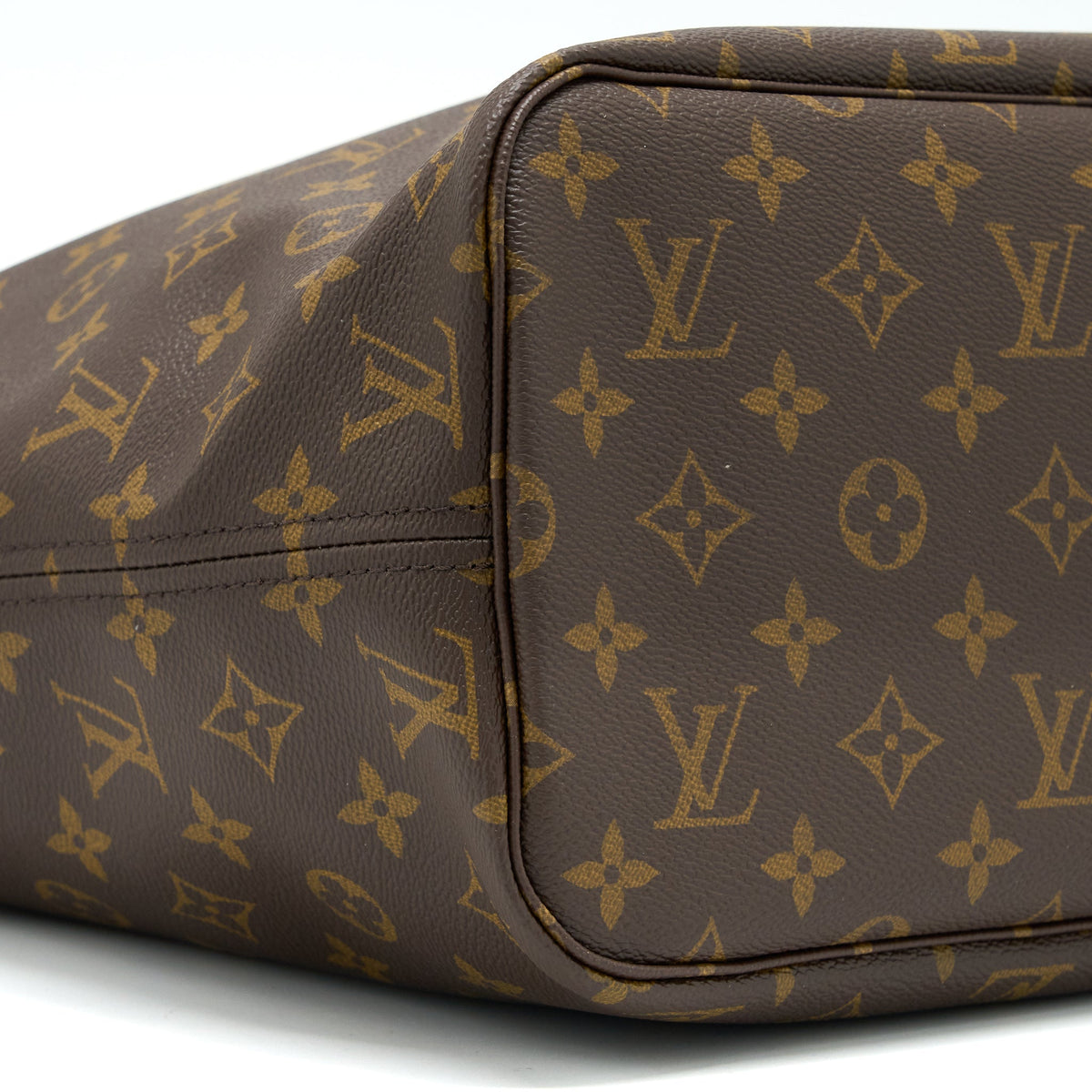 Louis Vuitton Neverfull MM Monogram Canvas / Beige LGHW