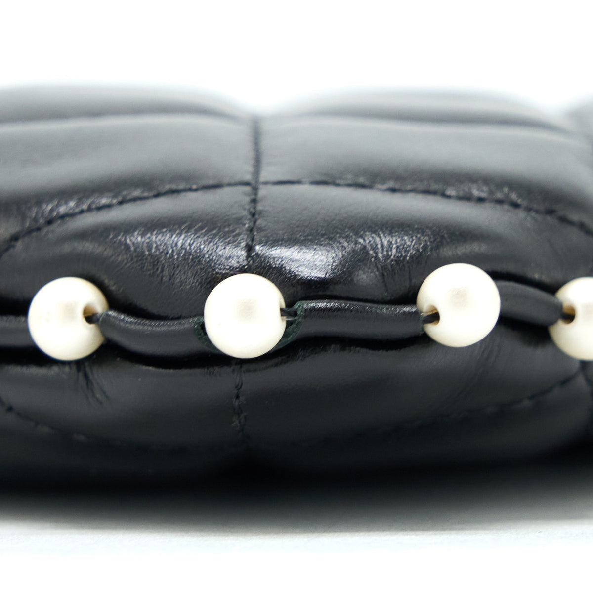 Chanel O-Case Pouch Pearl/Aged Calfskin Black LGHW
