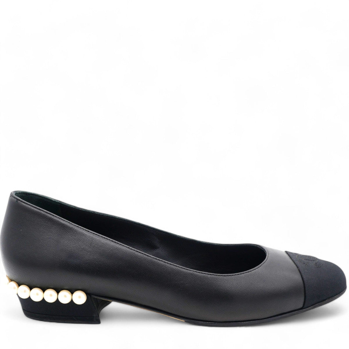 Chanel Pearl-Embellished Flats in Black Leather Size 38