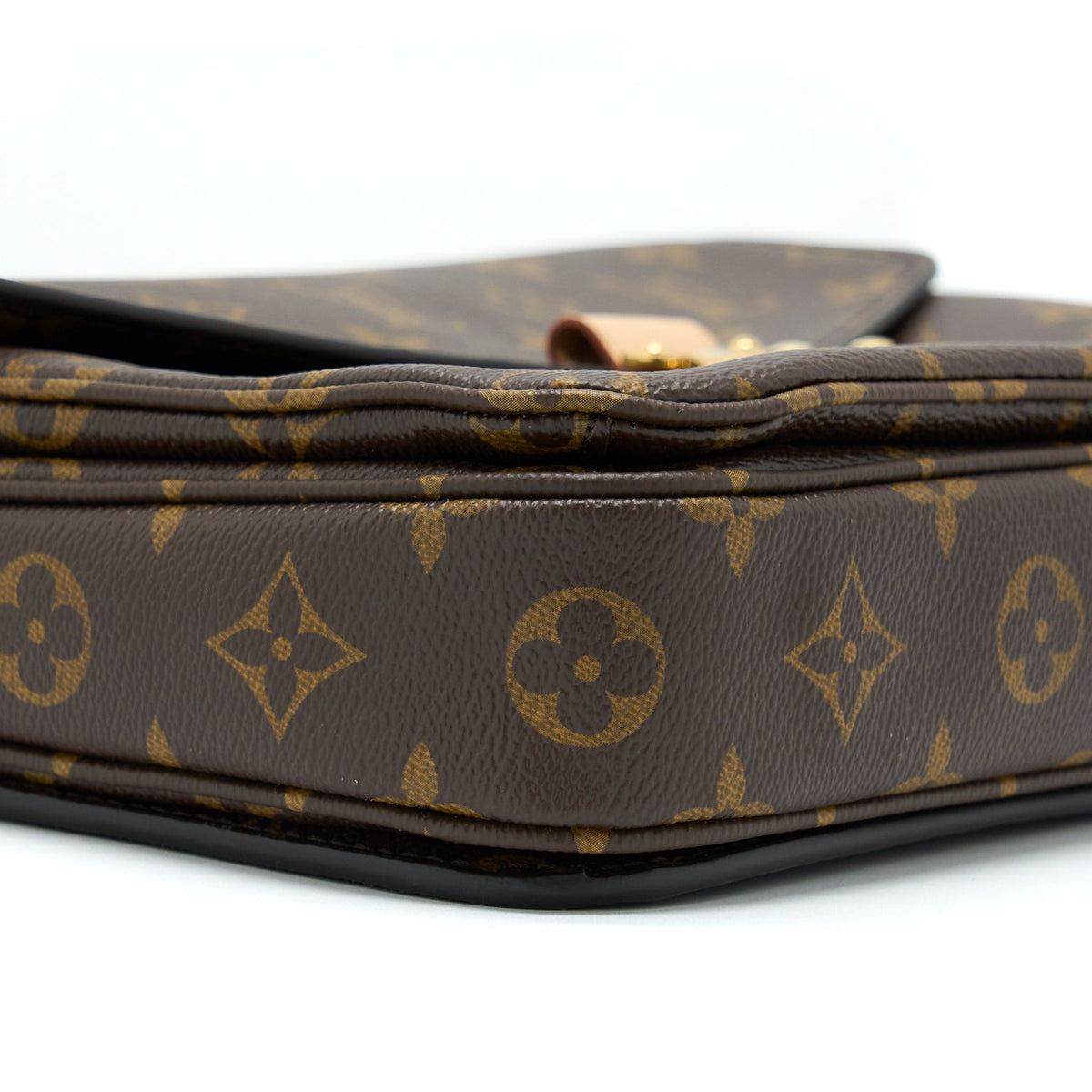 Louis Vuitton Pochette Métis Monogram Canvas GHW