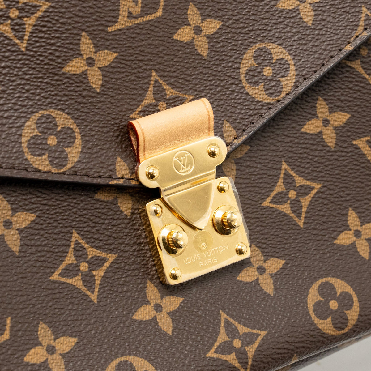 Louis Vuitton Pochette Metis Monogram Canvas GHW