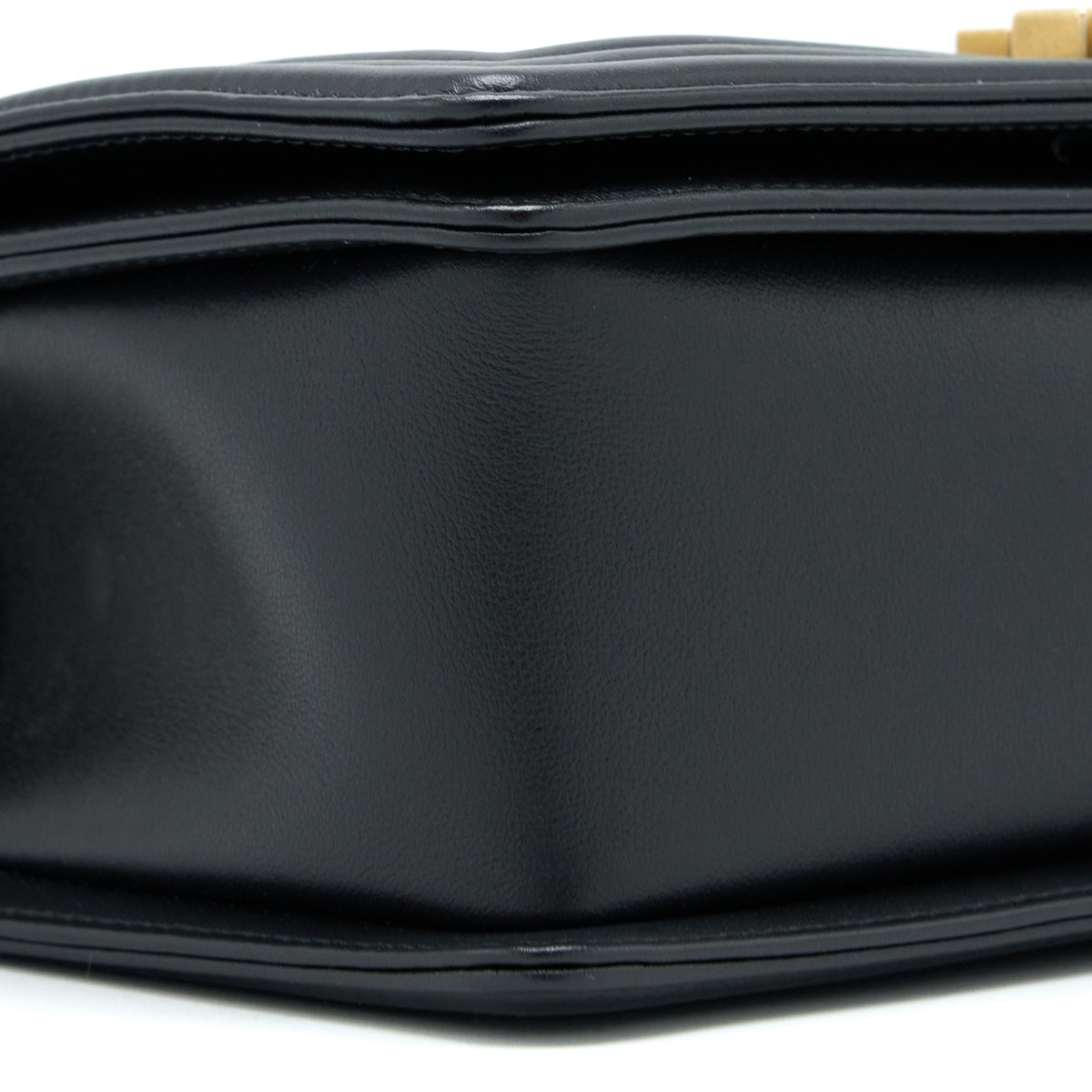 Chanel Medium Boy Bag Lambskin Black Brushed GHW (Microchip)