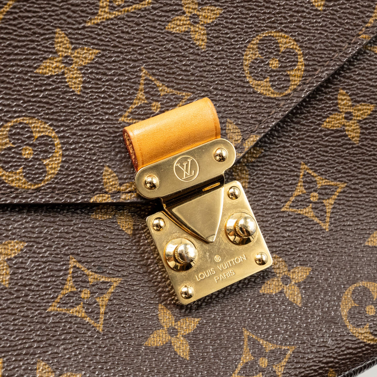 Louis Vuitton Pochette Métis Monogram Canvas GHW