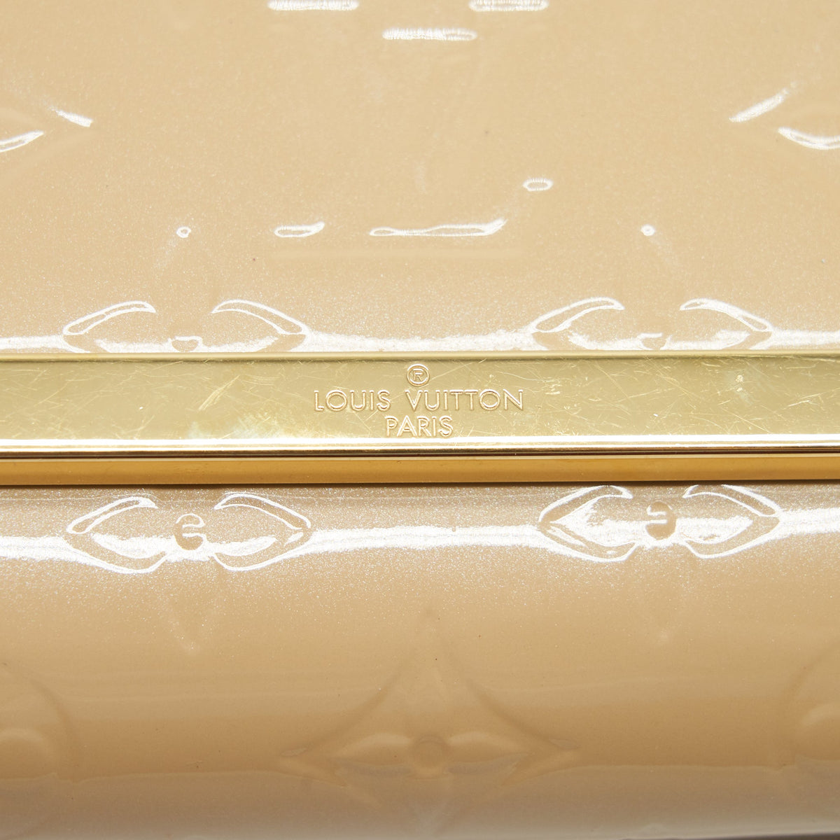 Louis Vuitton Vernis Ana Clutch Patent Leather Beige GHW