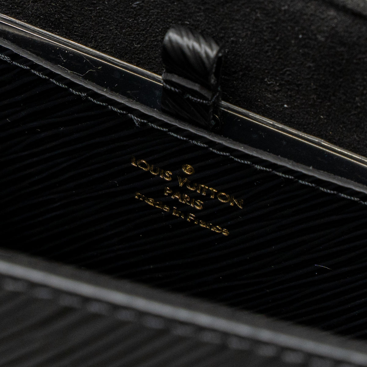 Louis Vuitton Twist MM Epi Black GHW