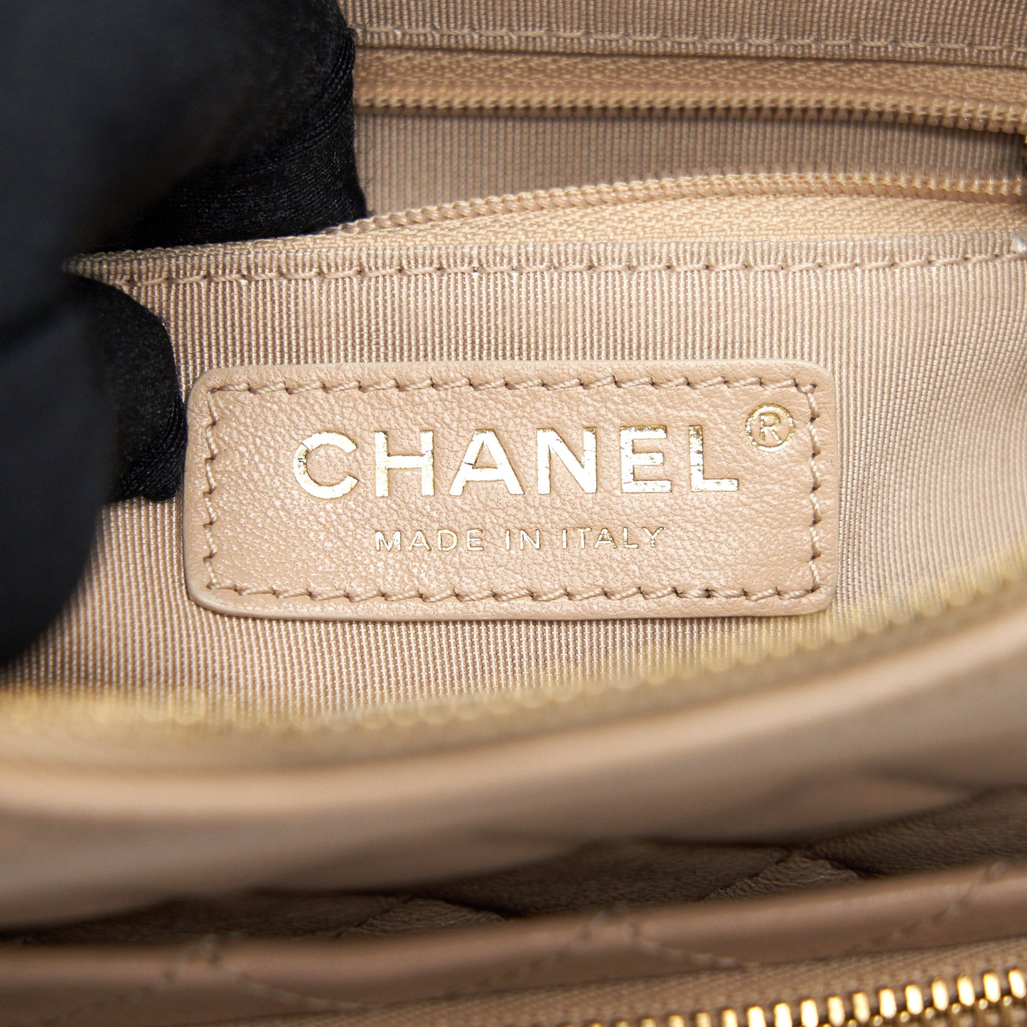 Chanel Quilted Chain Shoulder Bag/ Crossbody Bag beige LGHW