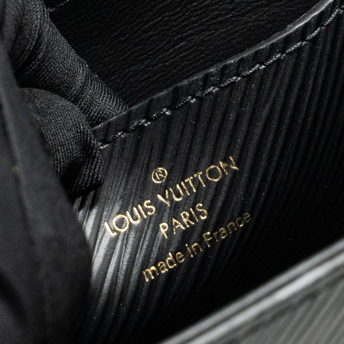Louis Vuitton twist MM epi black GHW