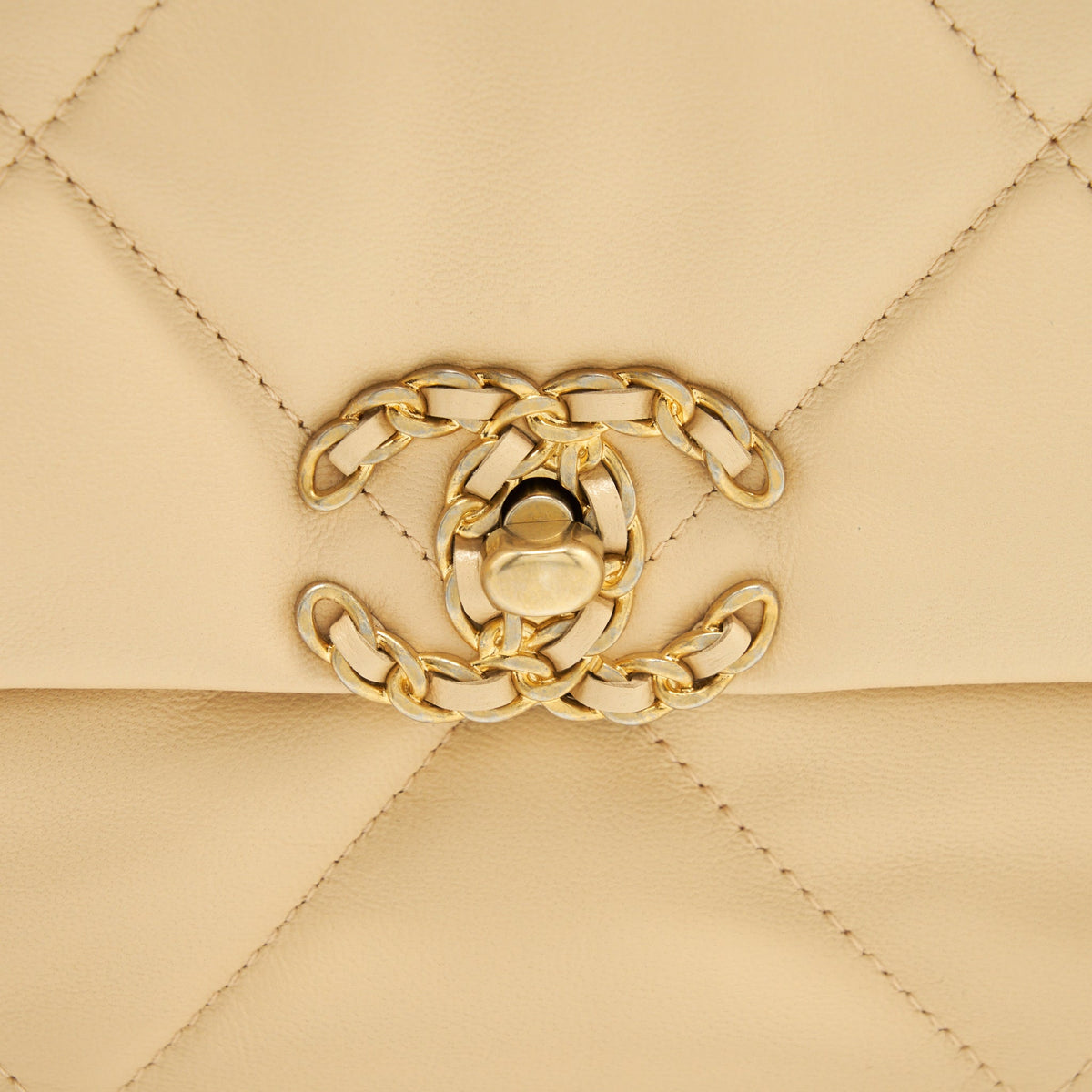 Chanel Medium 19 Bag Goatskin Beige With Gold/Silver Hardware