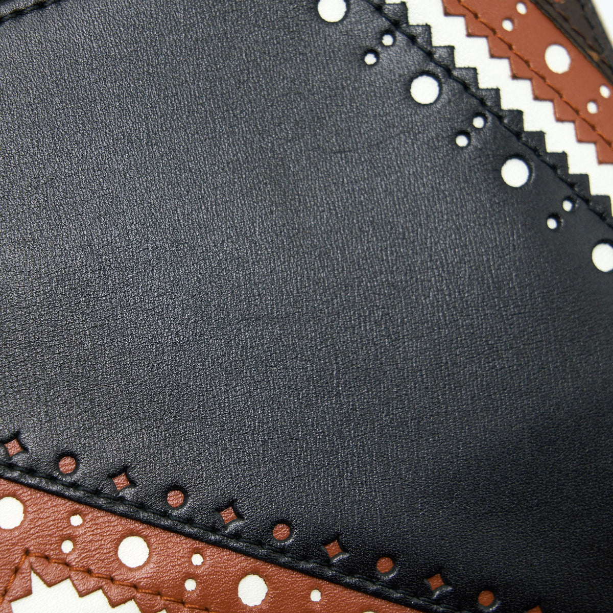 Louis Vuitton Pochette Metis Limited Edition Brogue Year 2017