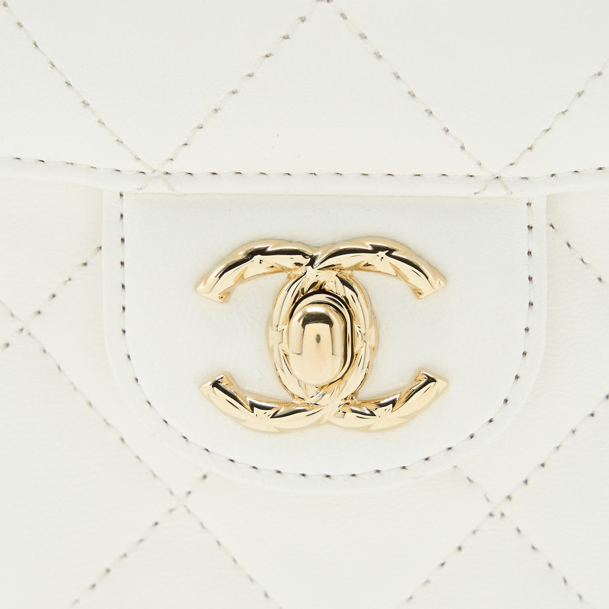 Chanel Small Vanity Case Lambskin White LGHW (Microchip)
