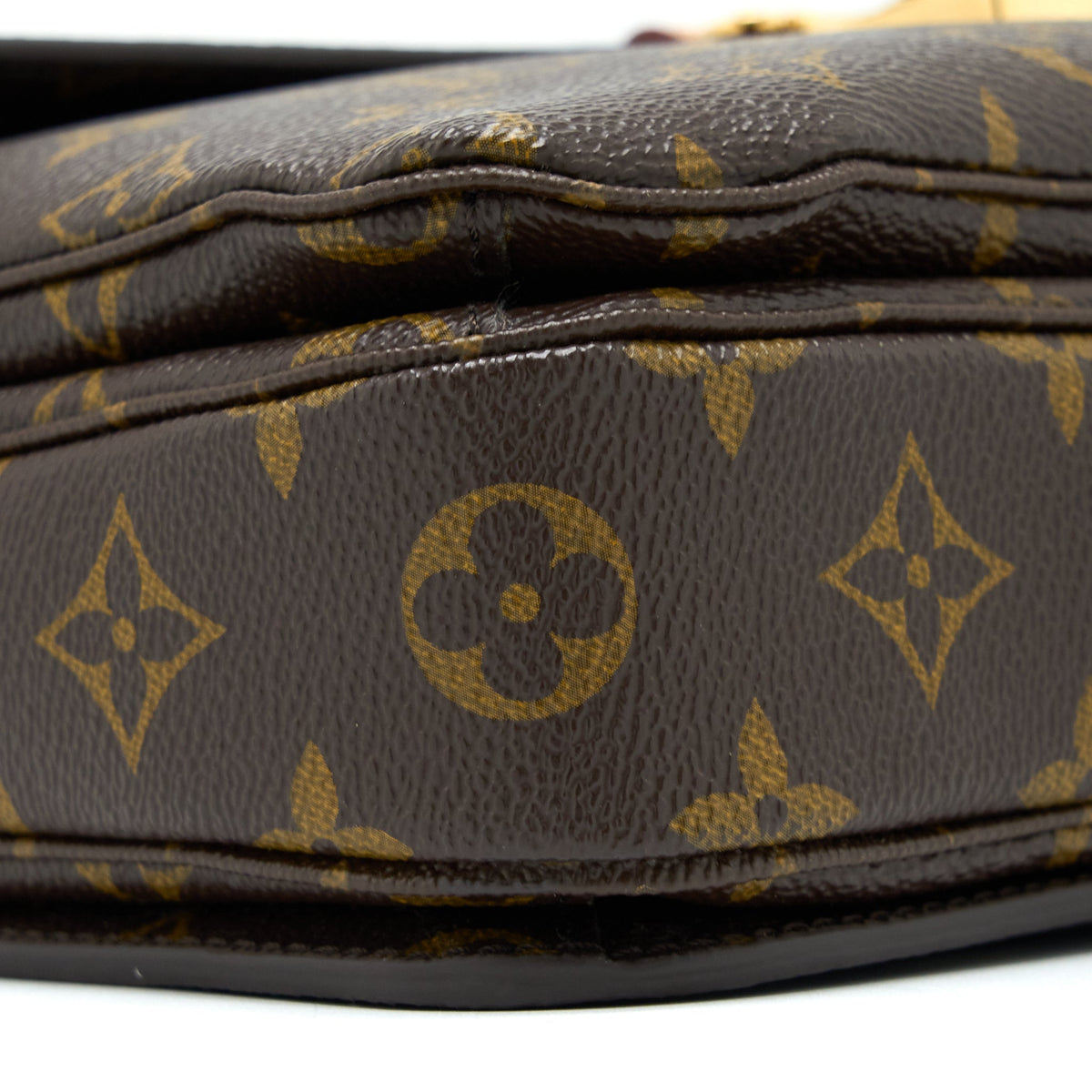 Louis Vuitton Pochette Métis Monogram Canvas GHW