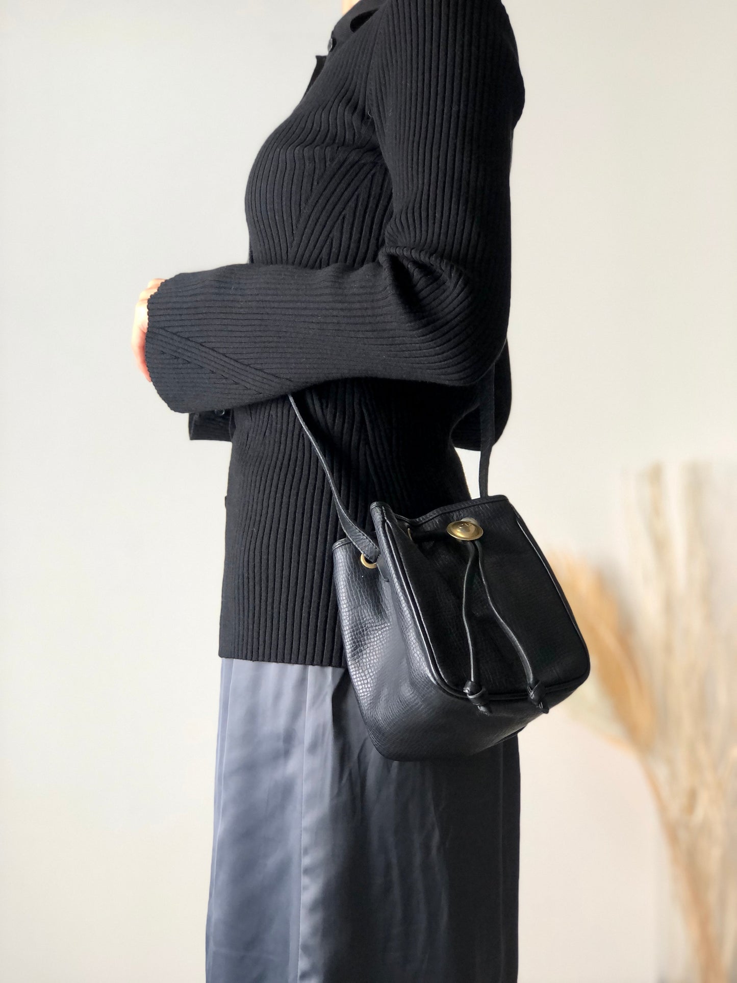 Christian Dior Logo Motif Leather Drawstring Shoulder bag Black Vintage gk34h7