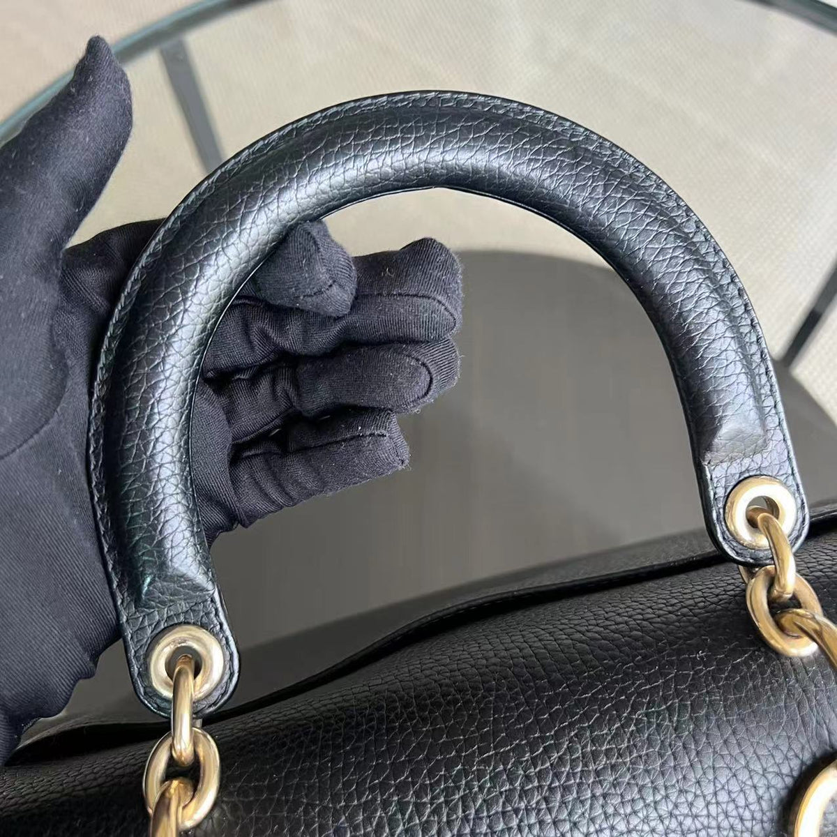 Be Medium Flap Grained Calfskin Black Golden Hardware
