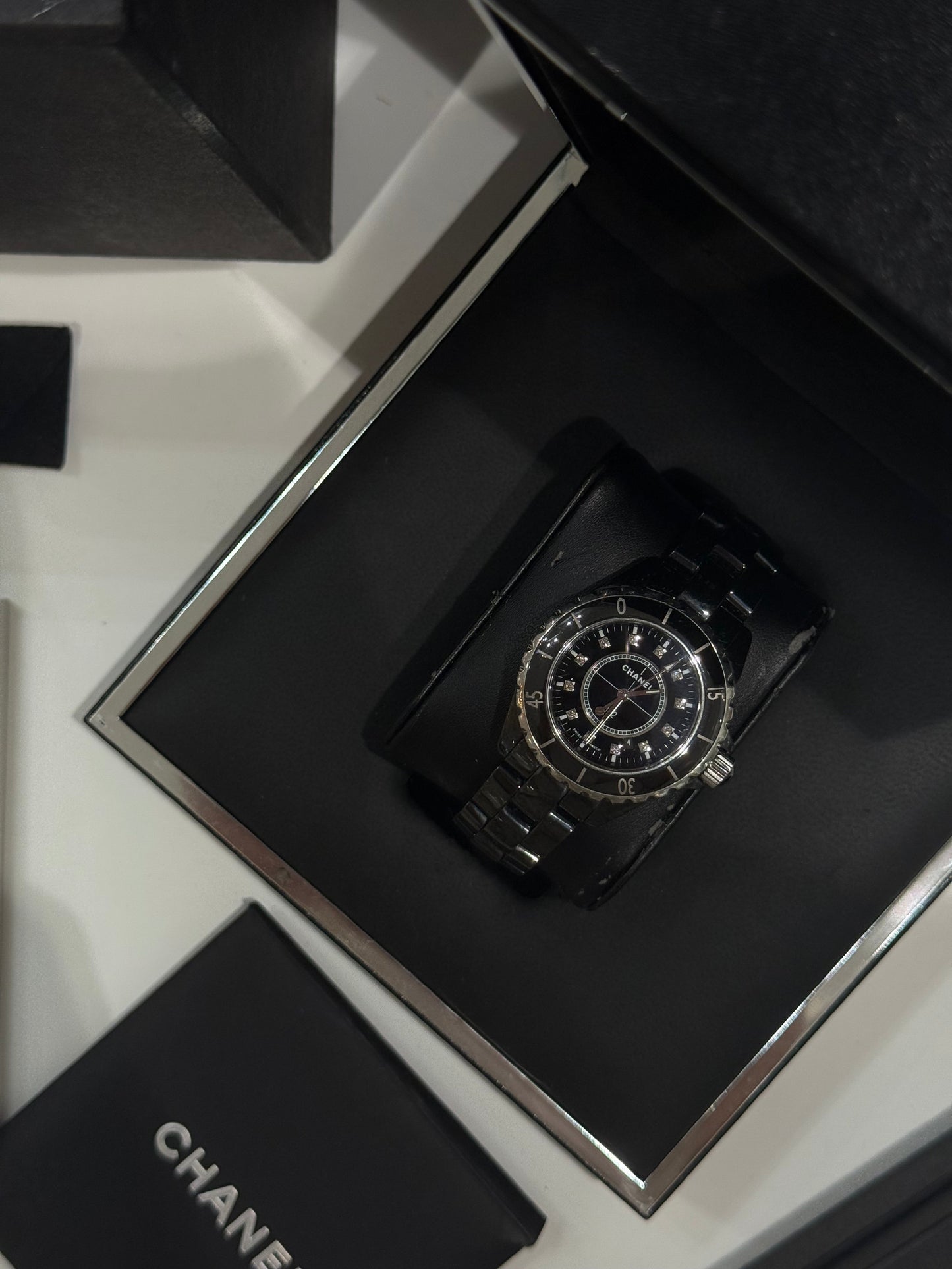 Chanel - J12 33mm index diamants
