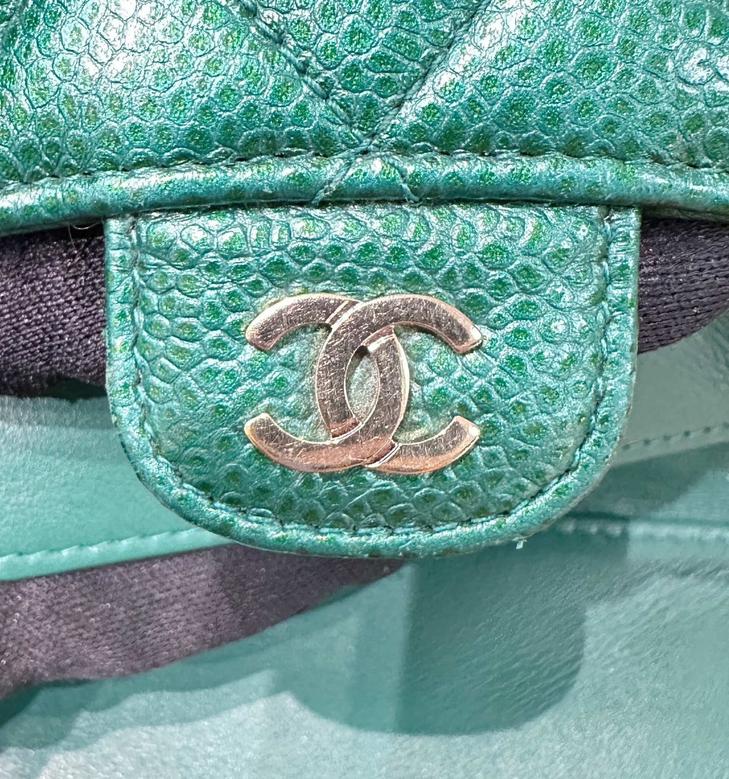 CHANEL 18S Iridescent Green Caviar Trifold Wallet Light Gold Hardware