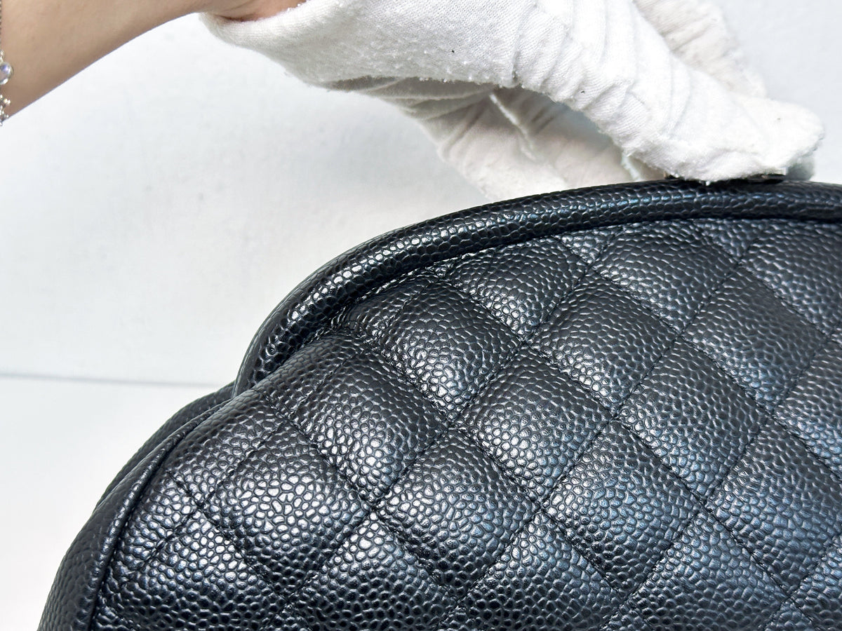 Chanel Quilted Timeless Kisslock Clutch Black Caviar holo 1193
