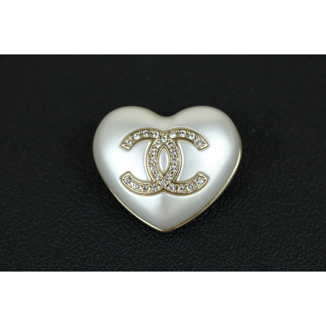 Excellent（Rank SA）｜ CHANEL Coco Mark Love  Rhinestone Plated Brooch White｜F25022001
