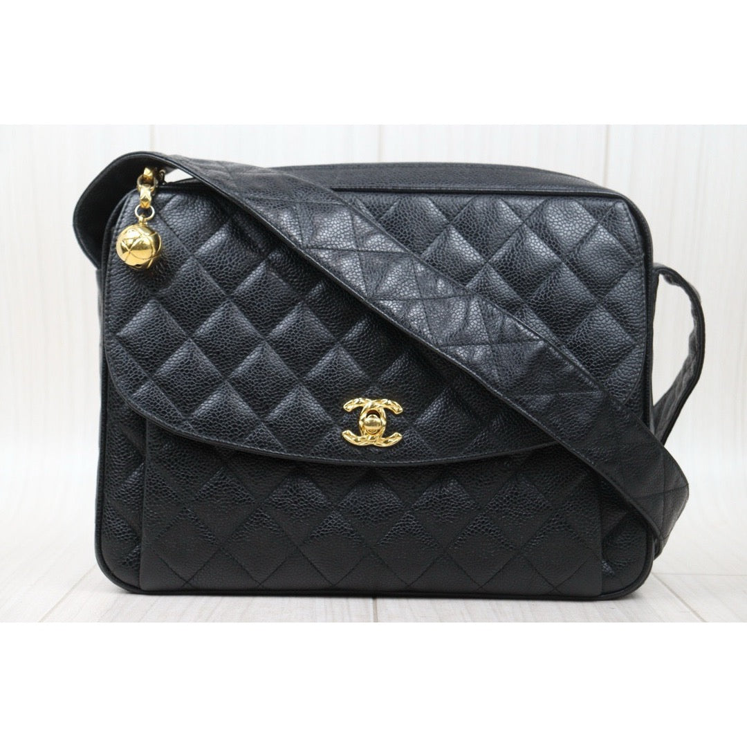 Good ( Rank AB)｜ CHANEL  Caviar Skin Leather Calf Leather Camera Bag  Shoulder Bag Black  Made in 1991-1994Year ｜W24120910