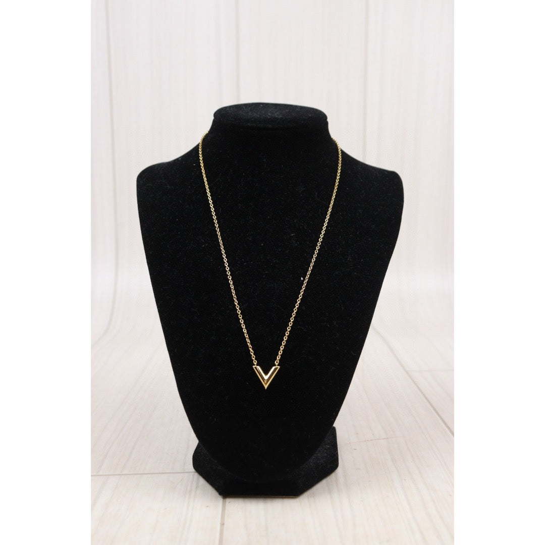 Excellent（Rank SA）｜ LV Collier Essential V Necklace ｜25032707