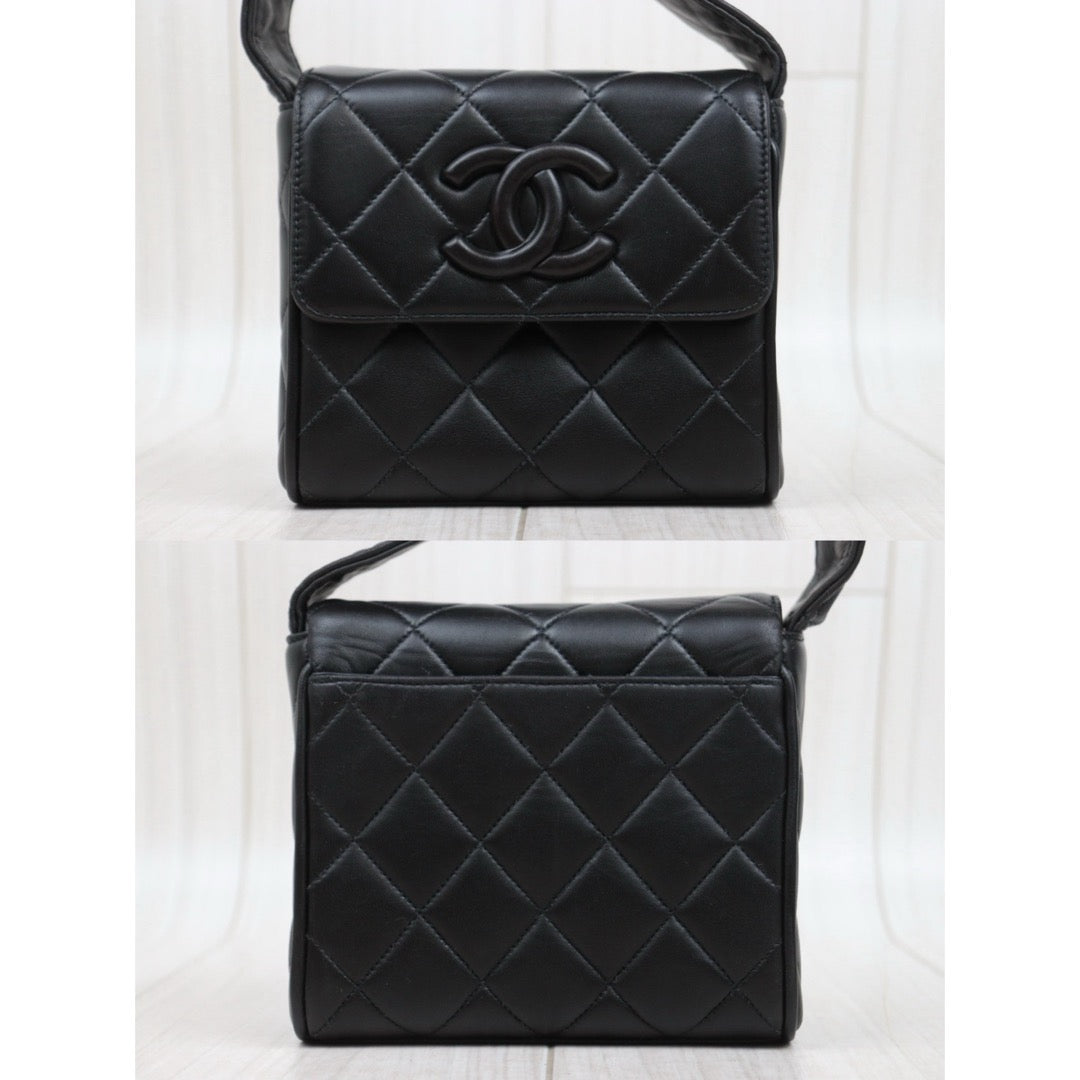 Very Good ( Rank A)｜ CHANEL Matrasse Squared Relievo Shoulder Bag Made in 1991-1994Year｜25051704
