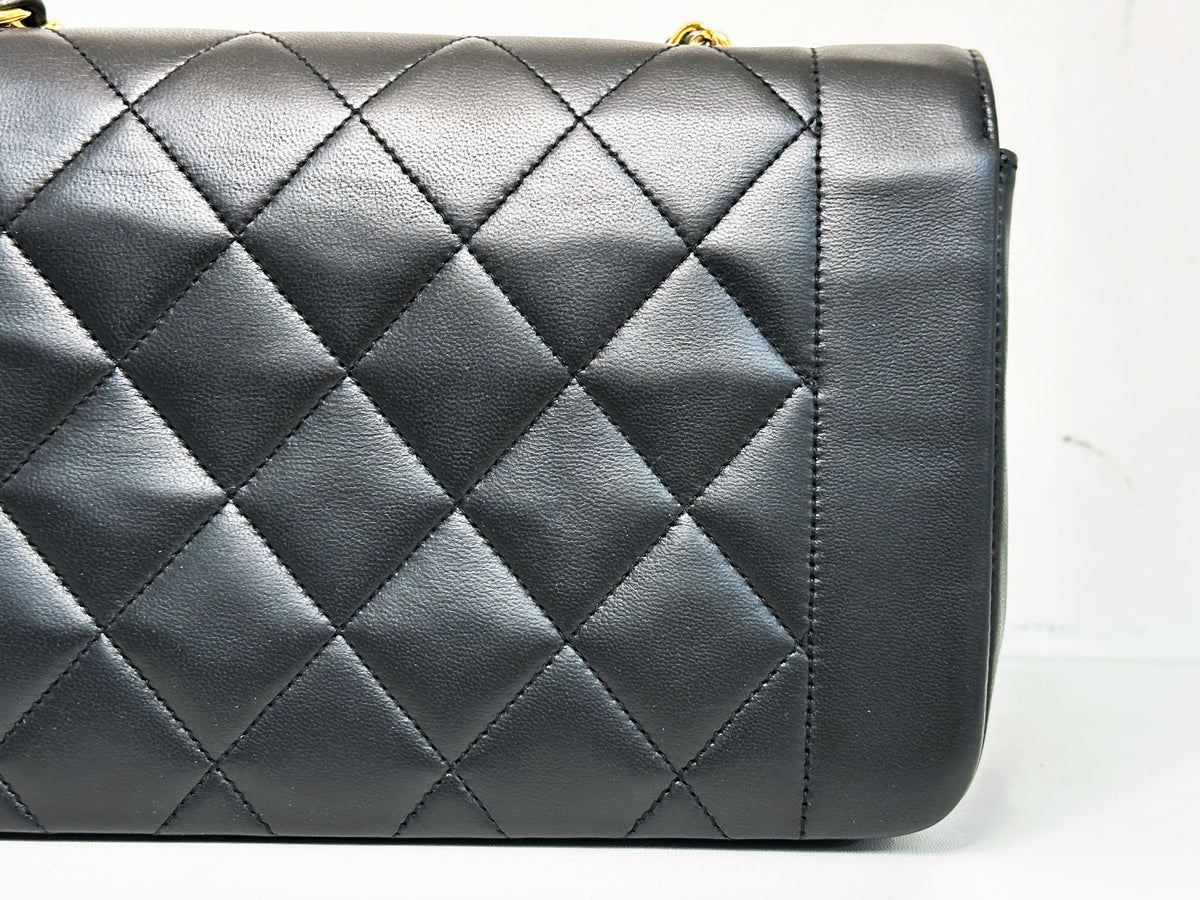 Chanel Vintage Quilted Diana Flap Bag Black Lambskin 3266 holo
