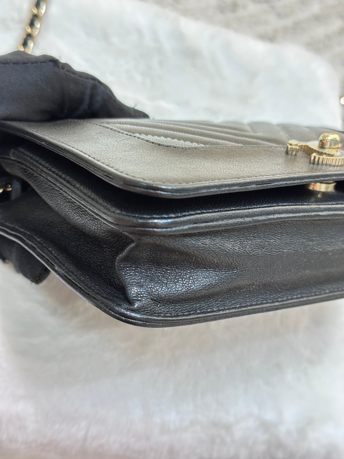 Chanel V Stitch Calfskin Chain wallet Black GHW