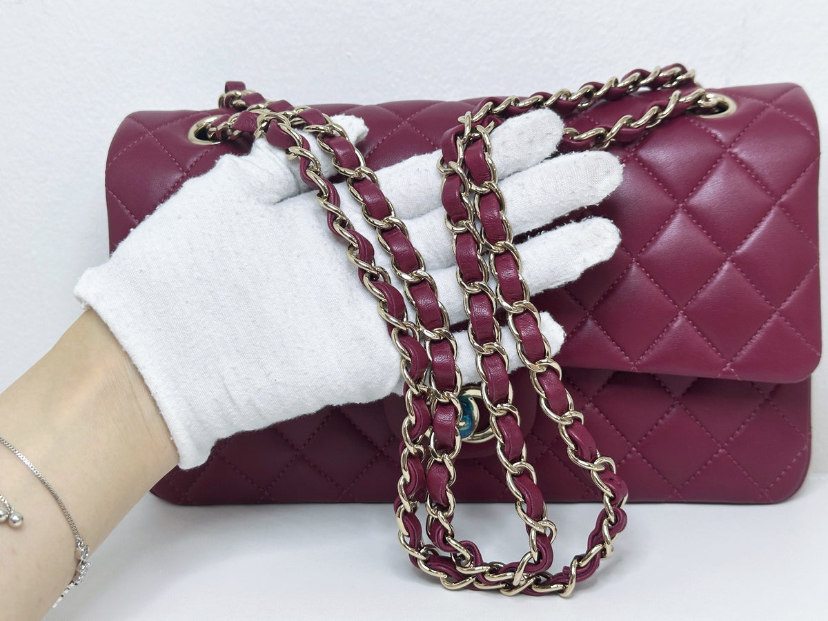 CHANEL MEDIUM 21A CLASSIC DOUBLE FLAP BAG LAMBSKIN DARK RED LGHW ULLK microchip