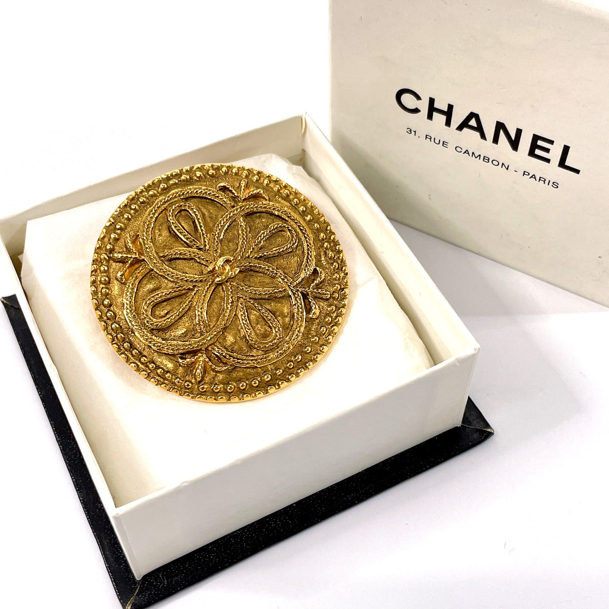 CHANEL Brooch metal gold vintage