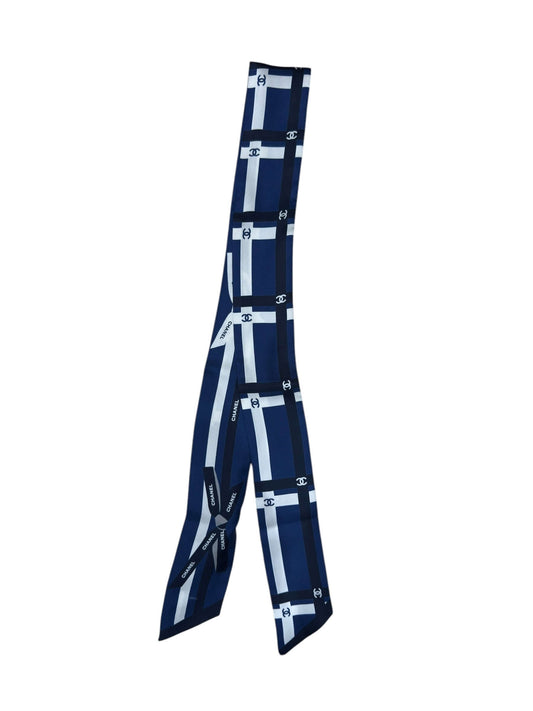 Chanel - Twilly en soie ruban bleu