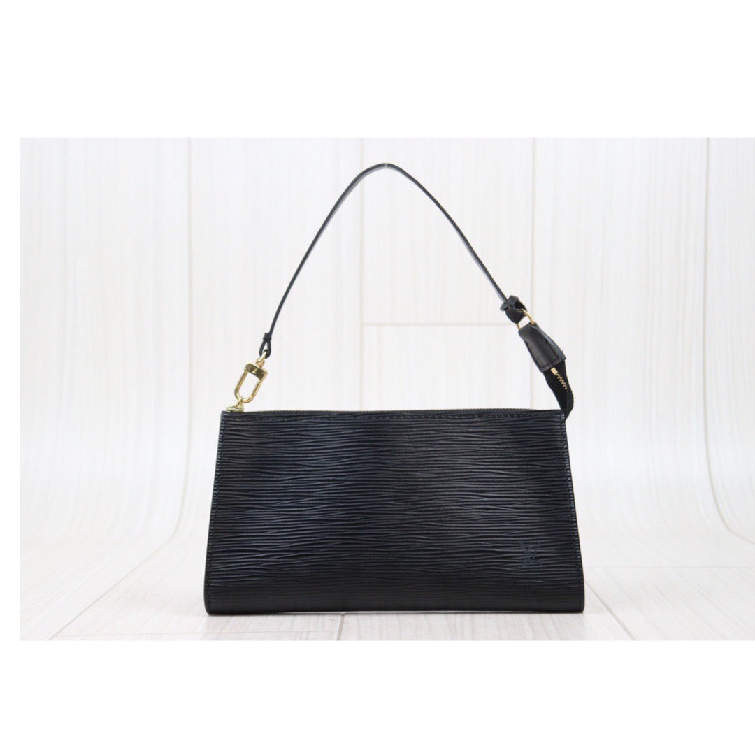 Rank AB｜LV Epi Pochette Accessoir Handbag Black｜24041201