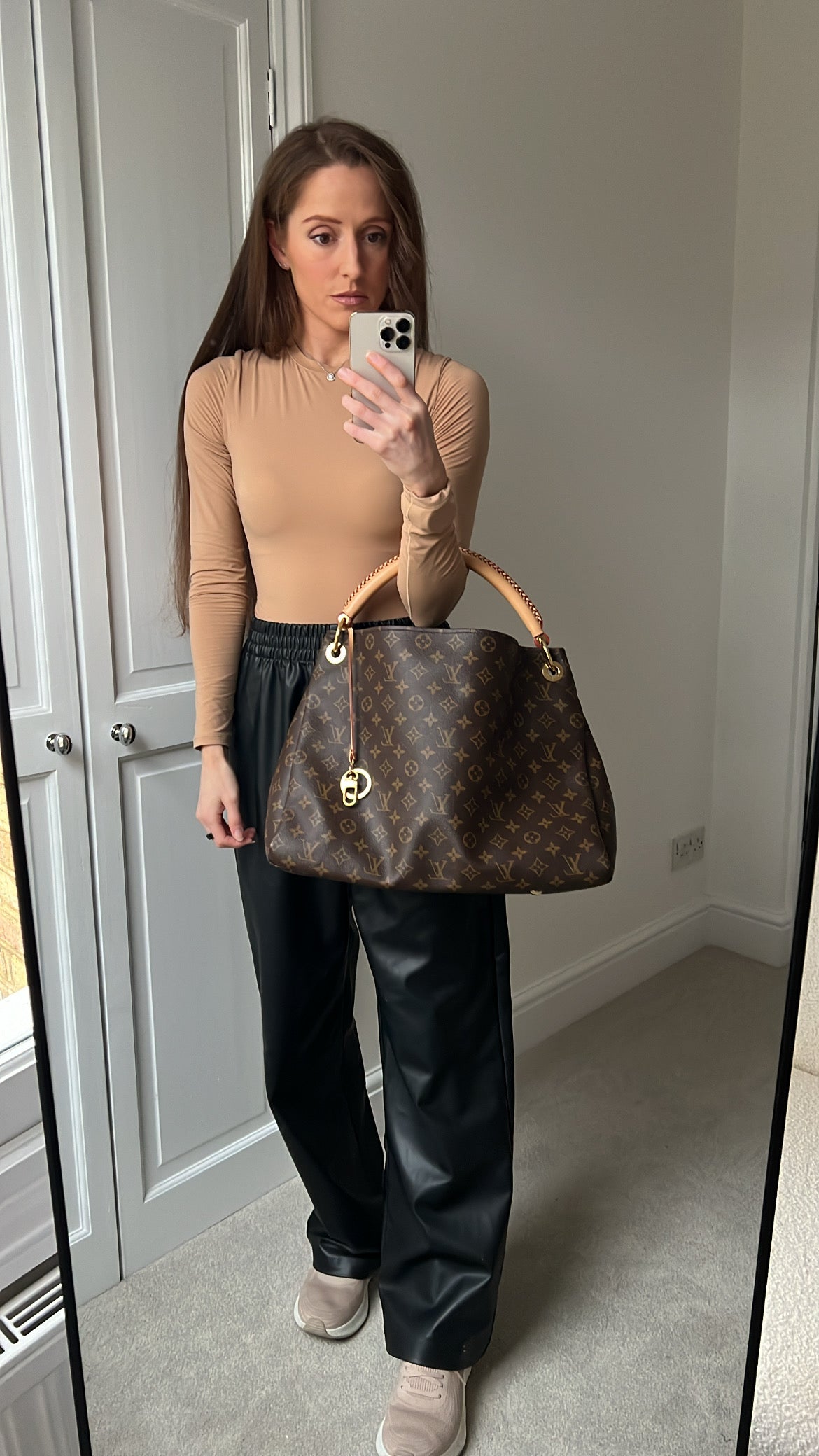 Louis Vuitton Artsy MM Monogram