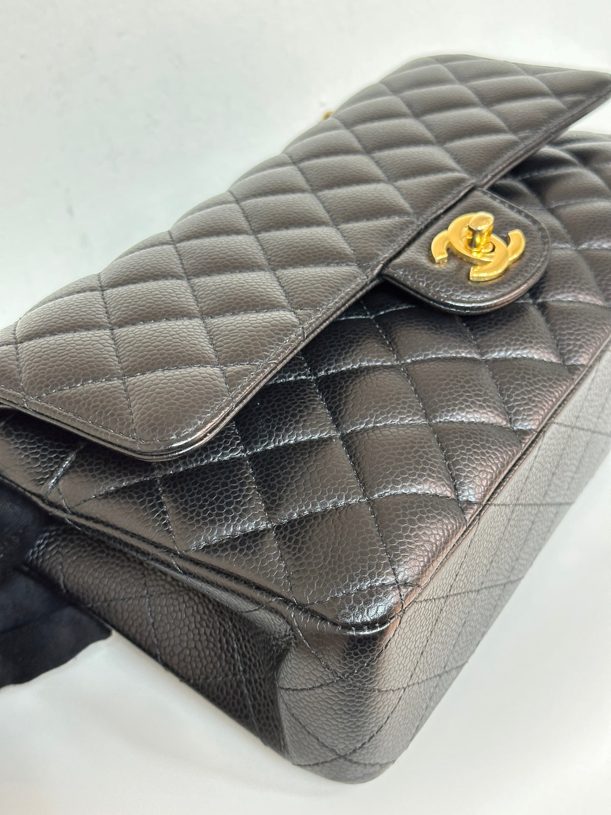 Chanel Medium Classic Quilted Caviar Double Flap Bag Black 2022 year Microchip (There is a slight crack on the inner buckle)
